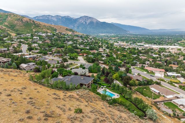 2076 S SCENIC CIR, Salt Lake City, UT 84109