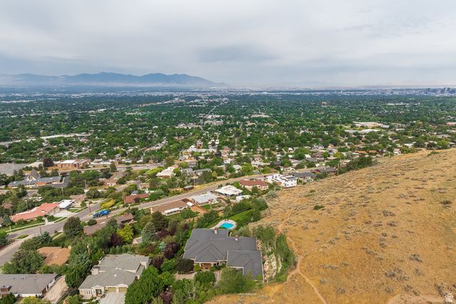 2076 S SCENIC CIR, Salt Lake City, UT 84109