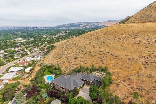 2076 S SCENIC CIR, Salt Lake City, UT 84109