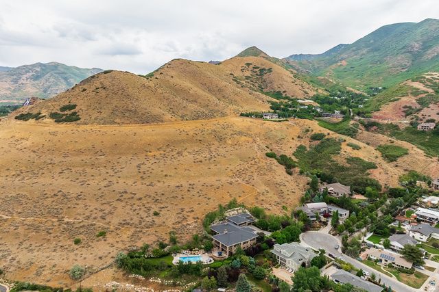2076 S SCENIC CIR, Salt Lake City, UT 84109