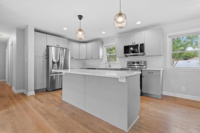 W147N5010 Dolphin DRIVE, Menomonee Falls, WI 53051