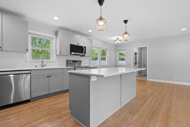 W147N5010 Dolphin DRIVE, Menomonee Falls, WI 53051