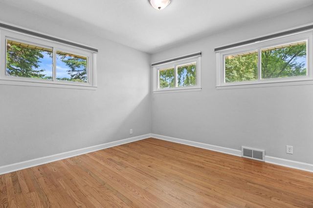 W147N5010 Dolphin DRIVE, Menomonee Falls, WI 53051