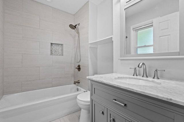 W147N5010 Dolphin DRIVE, Menomonee Falls, WI 53051