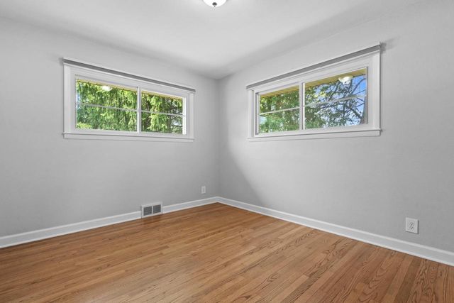 W147N5010 Dolphin DRIVE, Menomonee Falls, WI 53051
