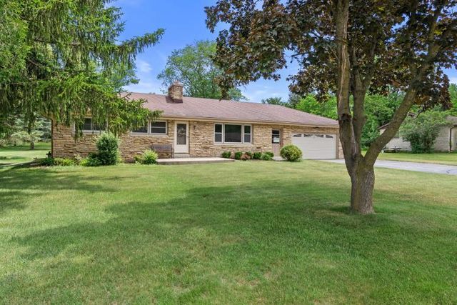 W147N5010 Dolphin DRIVE, Menomonee Falls, WI 53051