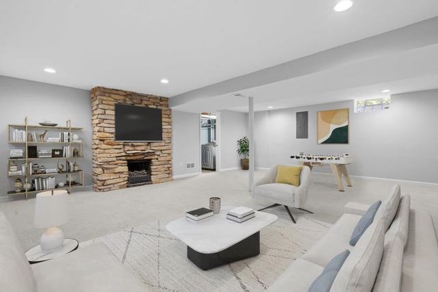 W147N5010 Dolphin DRIVE, Menomonee Falls, WI 53051