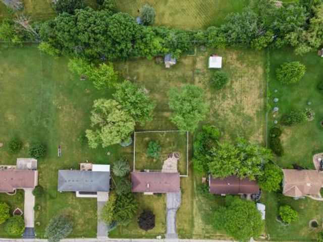 W147N5010 Dolphin DRIVE, Menomonee Falls, WI 53051