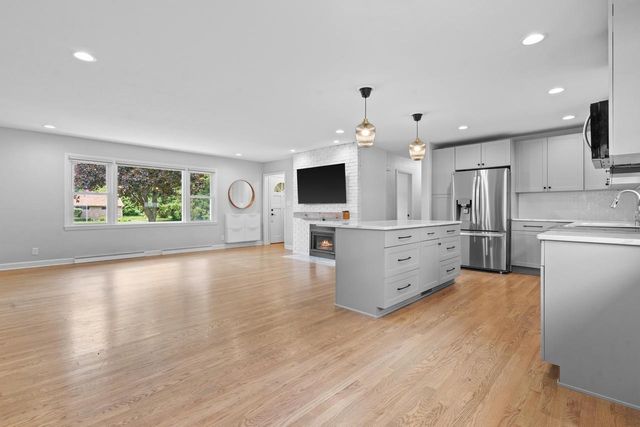 W147N5010 Dolphin DRIVE, Menomonee Falls, WI 53051