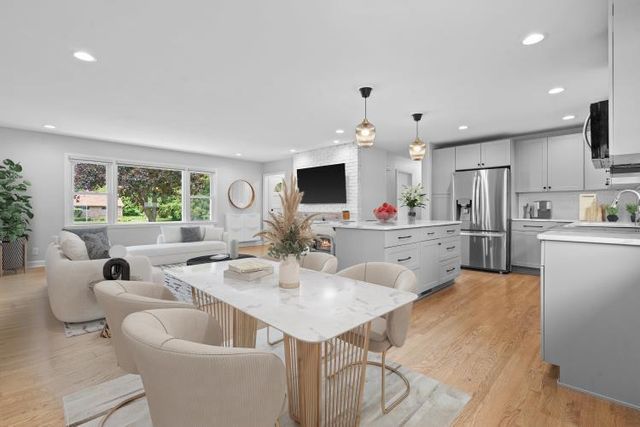 W147N5010 Dolphin DRIVE, Menomonee Falls, WI 53051
