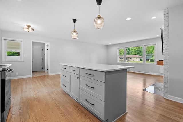 W147N5010 Dolphin DRIVE, Menomonee Falls, WI 53051