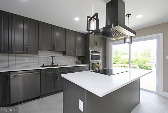 1554 PARK DR, Jamison, PA 18929