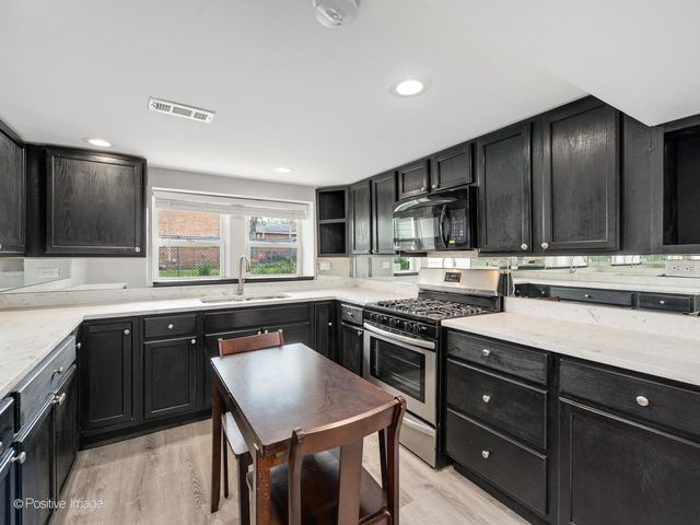 827 Thomas Avenue, Forest Park, IL 60130