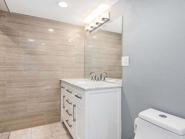 827 Thomas Avenue, Forest Park, IL 60130