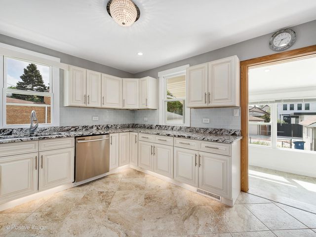 827 Thomas Avenue, Forest Park, IL 60130