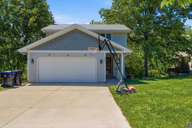 2611 SW Golf View DR, Topeka, KS 66614