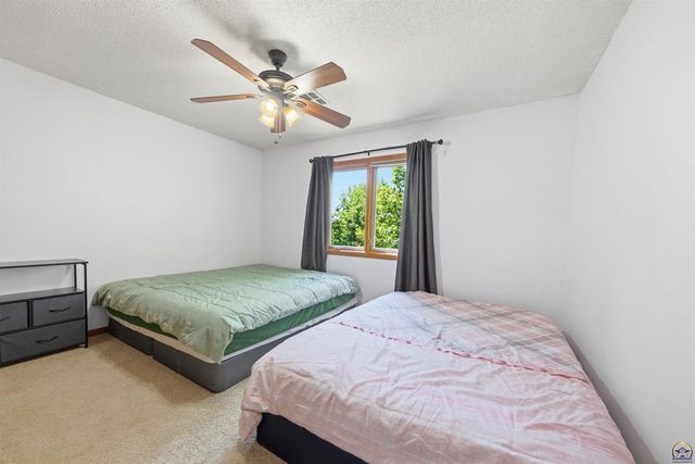2611 SW Golf View DR, Topeka, KS 66614