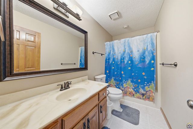 2611 SW Golf View DR, Topeka, KS 66614