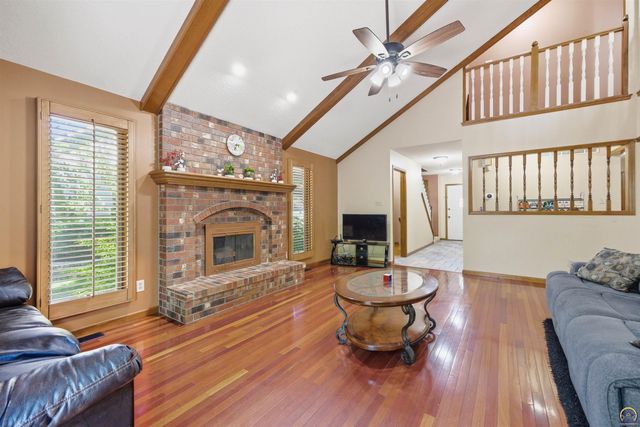 2611 SW Golf View DR, Topeka, KS 66614