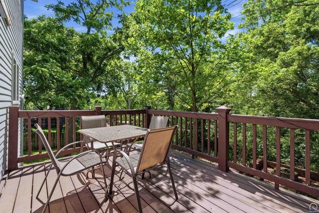 2611 SW Golf View DR, Topeka, KS 66614