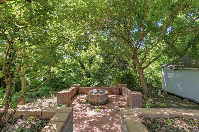 2611 SW Golf View DR, Topeka, KS 66614