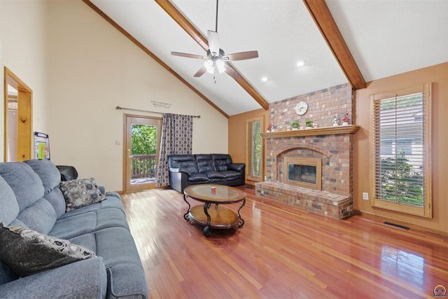 2611 SW Golf View DR, Topeka, KS 66614