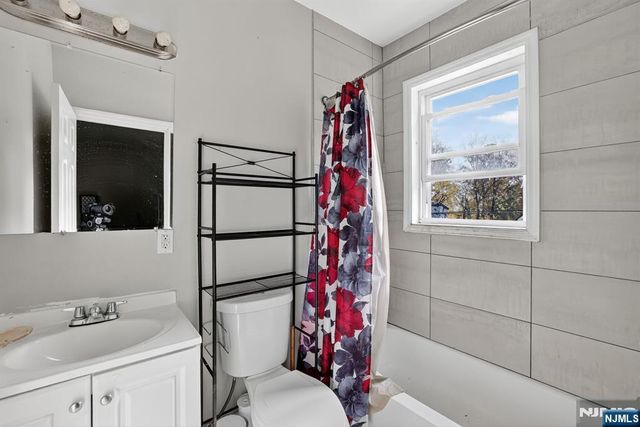 78 Treacy Avenue, Newark, NJ 07108