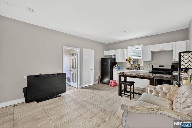 78 Treacy Avenue, Newark, NJ 07108