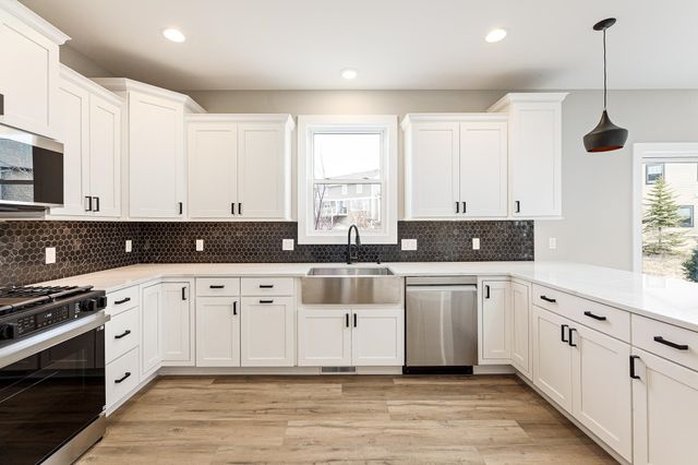 872 Vienna Way, East Bay Twp, MI 49696