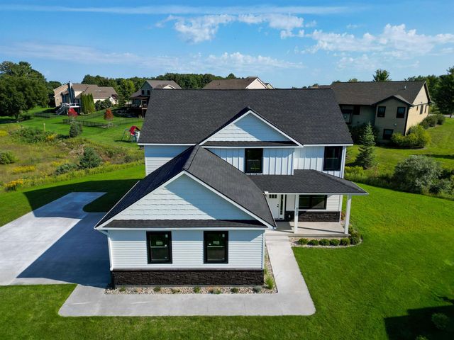 872 Vienna Way, East Bay Twp, MI 49696