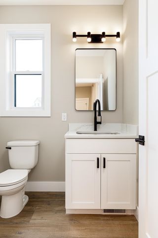 872 Vienna Way, East Bay Twp, MI 49696