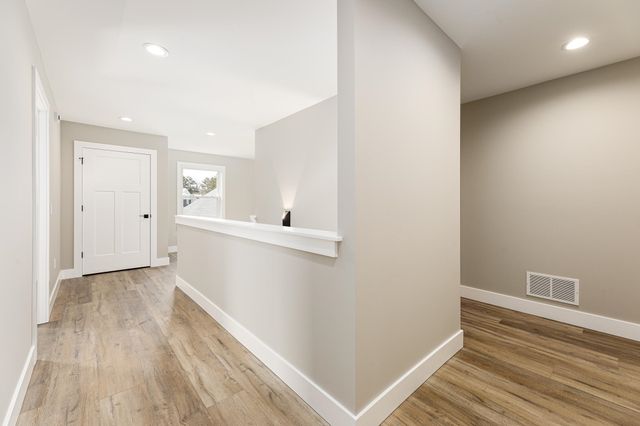 872 Vienna Way, East Bay Twp, MI 49696