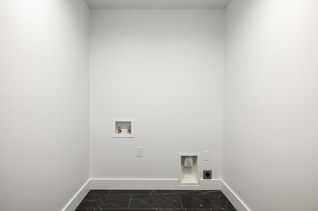 872 Vienna Way, East Bay Twp, MI 49696