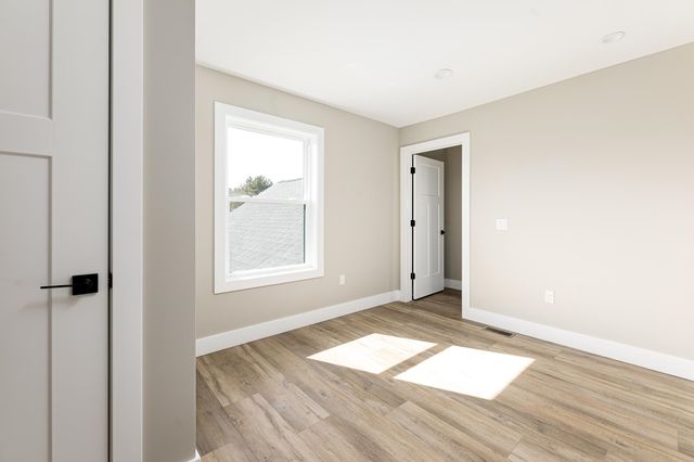 872 Vienna Way, East Bay Twp, MI 49696