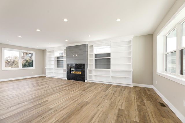 872 Vienna Way, East Bay Twp, MI 49696