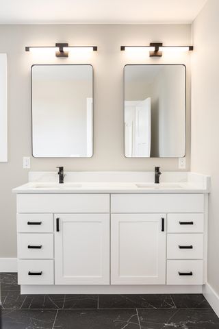 872 Vienna Way, East Bay Twp, MI 49696