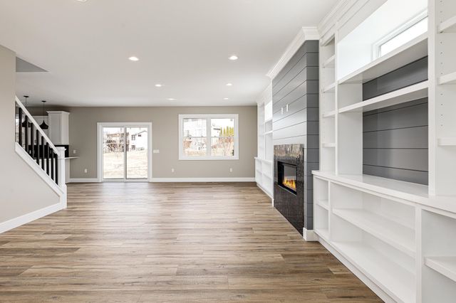 872 Vienna Way, East Bay Twp, MI 49696