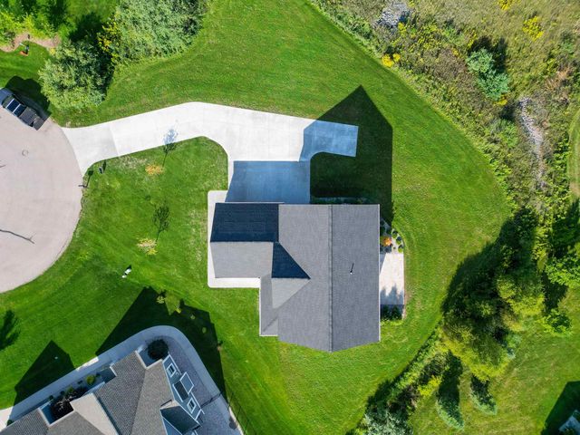 872 Vienna Way, East Bay Twp, MI 49696