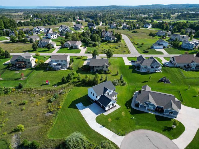 872 Vienna Way, East Bay Twp, MI 49696