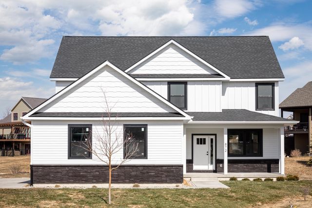 872 Vienna Way, East Bay Twp, MI 49696