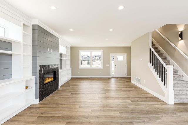 872 Vienna Way, East Bay Twp, MI 49696