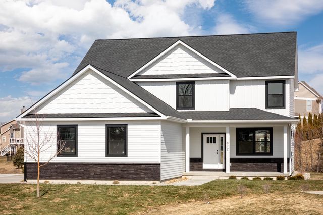 872 Vienna Way, East Bay Twp, MI 49696