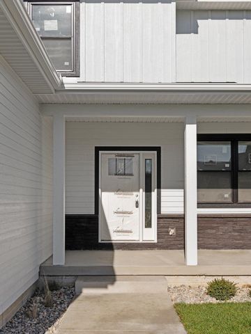 872 Vienna Way, East Bay Twp, MI 49696