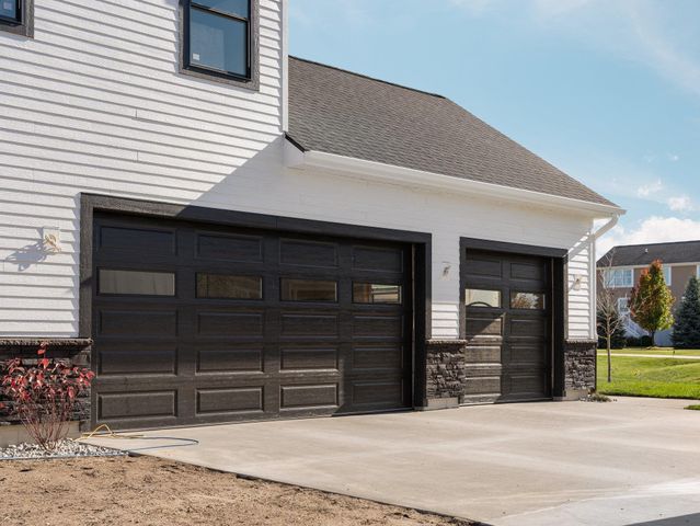 872 Vienna Way, East Bay Twp, MI 49696