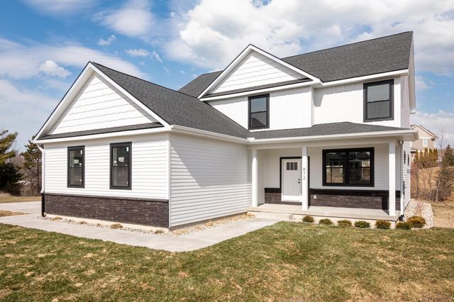 872 Vienna Way, East Bay Twp, MI 49696