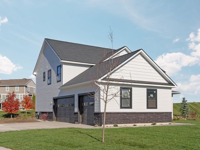 872 Vienna Way, East Bay Twp, MI 49696