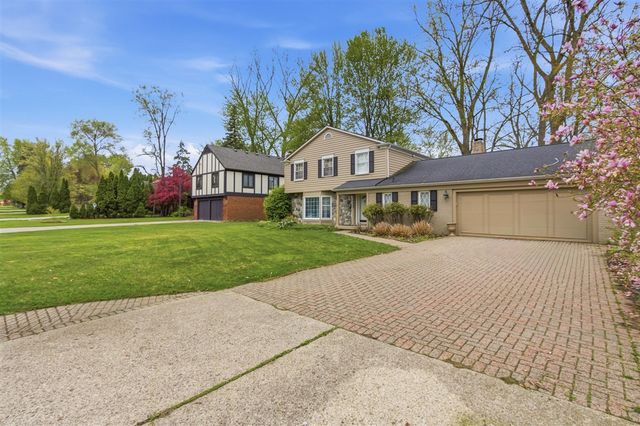 38457 James Drive, Clinton Township, MI 48036
