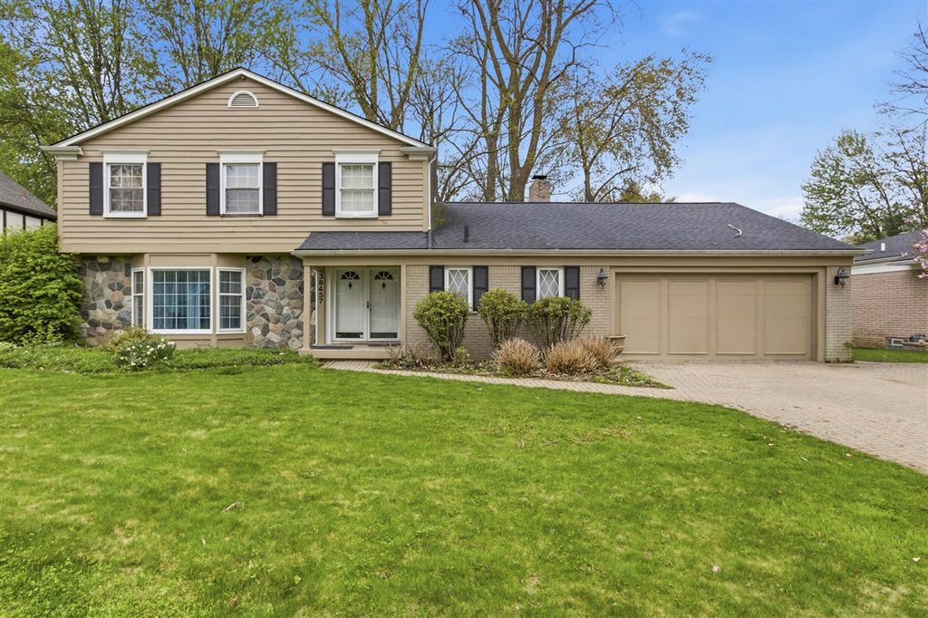 38457 James Drive, Clinton Township, MI 48036