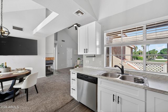 1633 E LAKESIDE Drive 25, Gilbert, AZ 85234