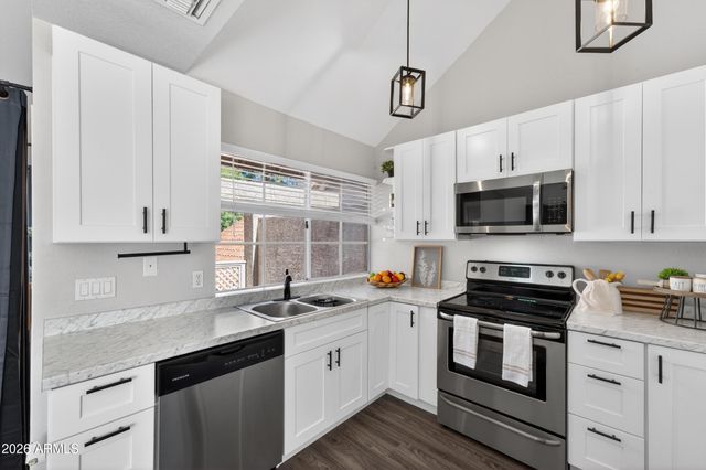 1633 E LAKESIDE Drive 25, Gilbert, AZ 85234